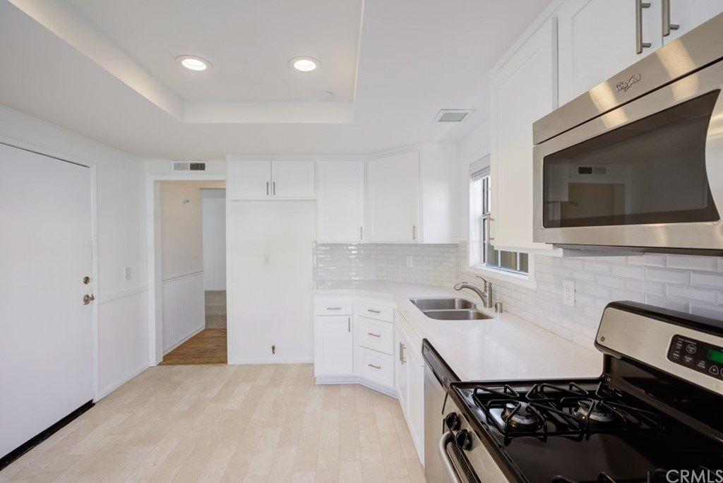 Terri Dr, Canyon Country, CA 91351