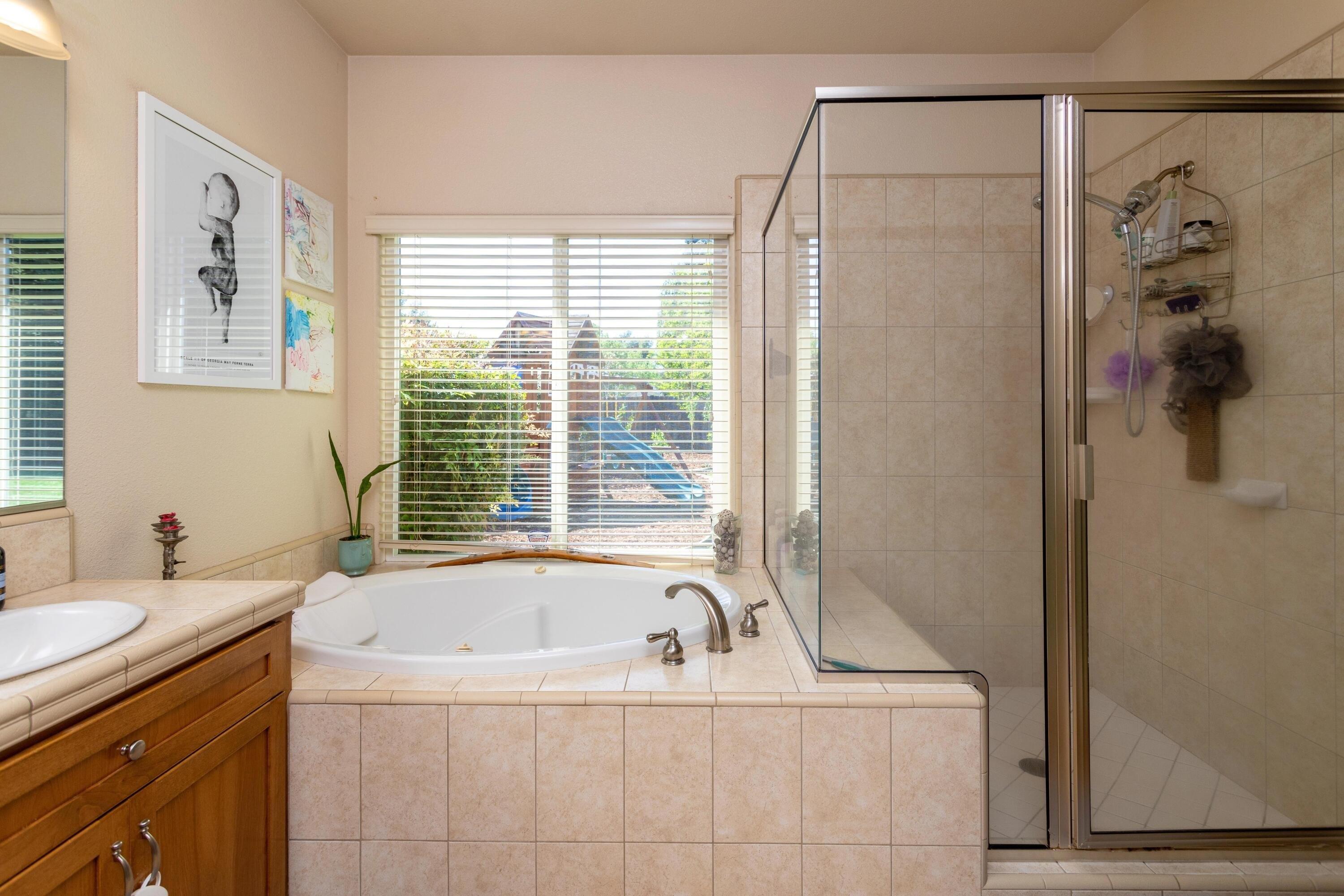 Robles Dr, Redding, CA 96002