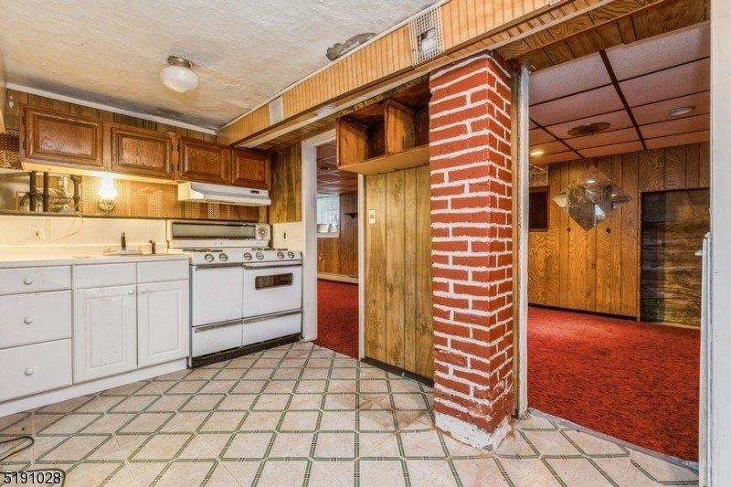 Cloverhill Pl, Montclair, NJ 07042