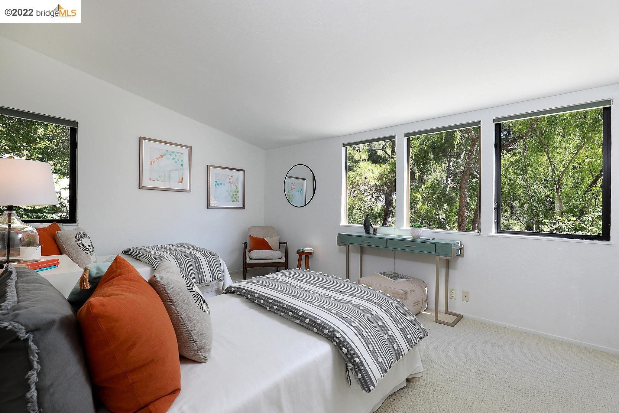 Paso Robles Dr, Oakland, CA 94611