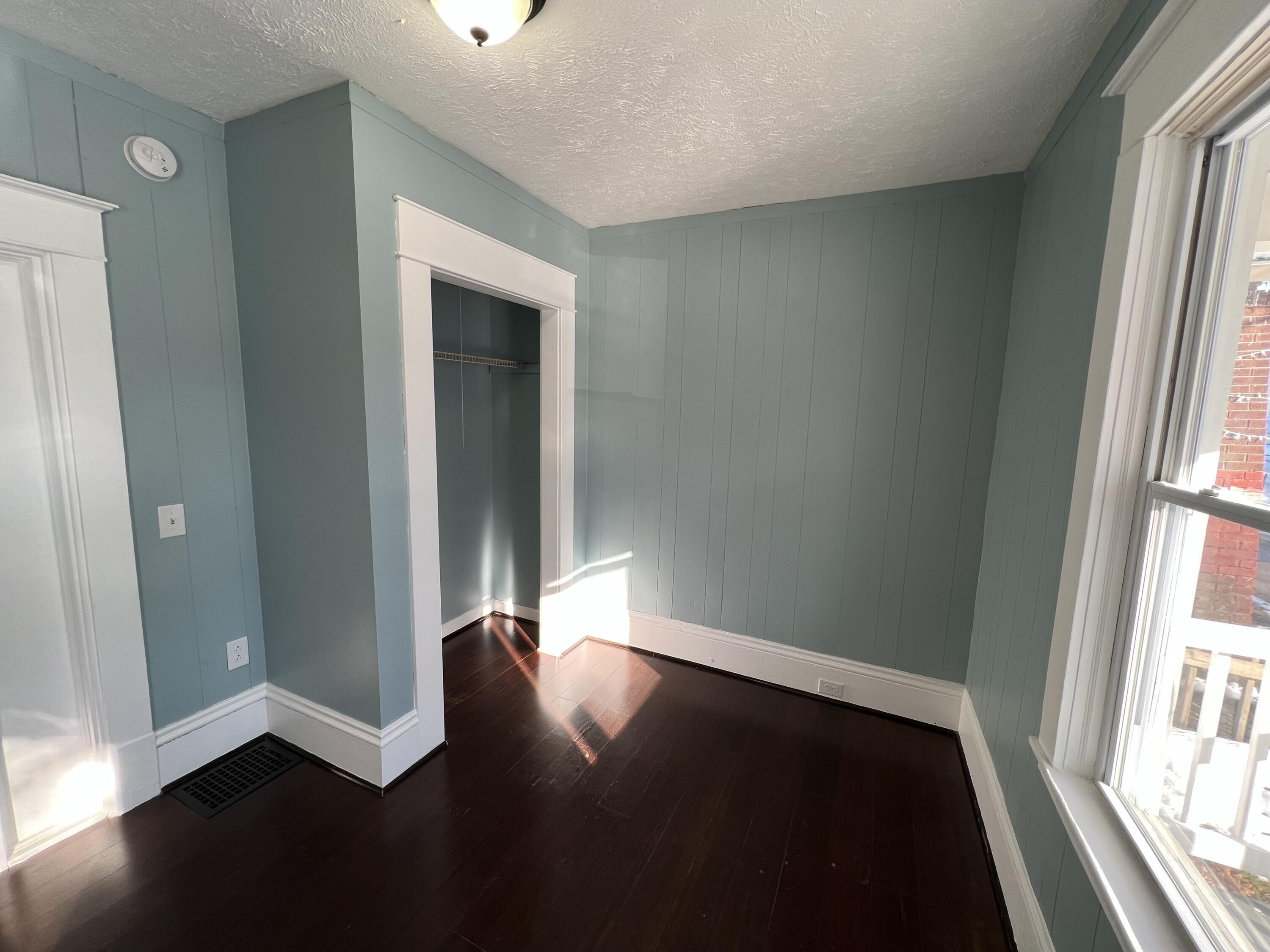 Logan St Se, Grand Rapids, MI 49506