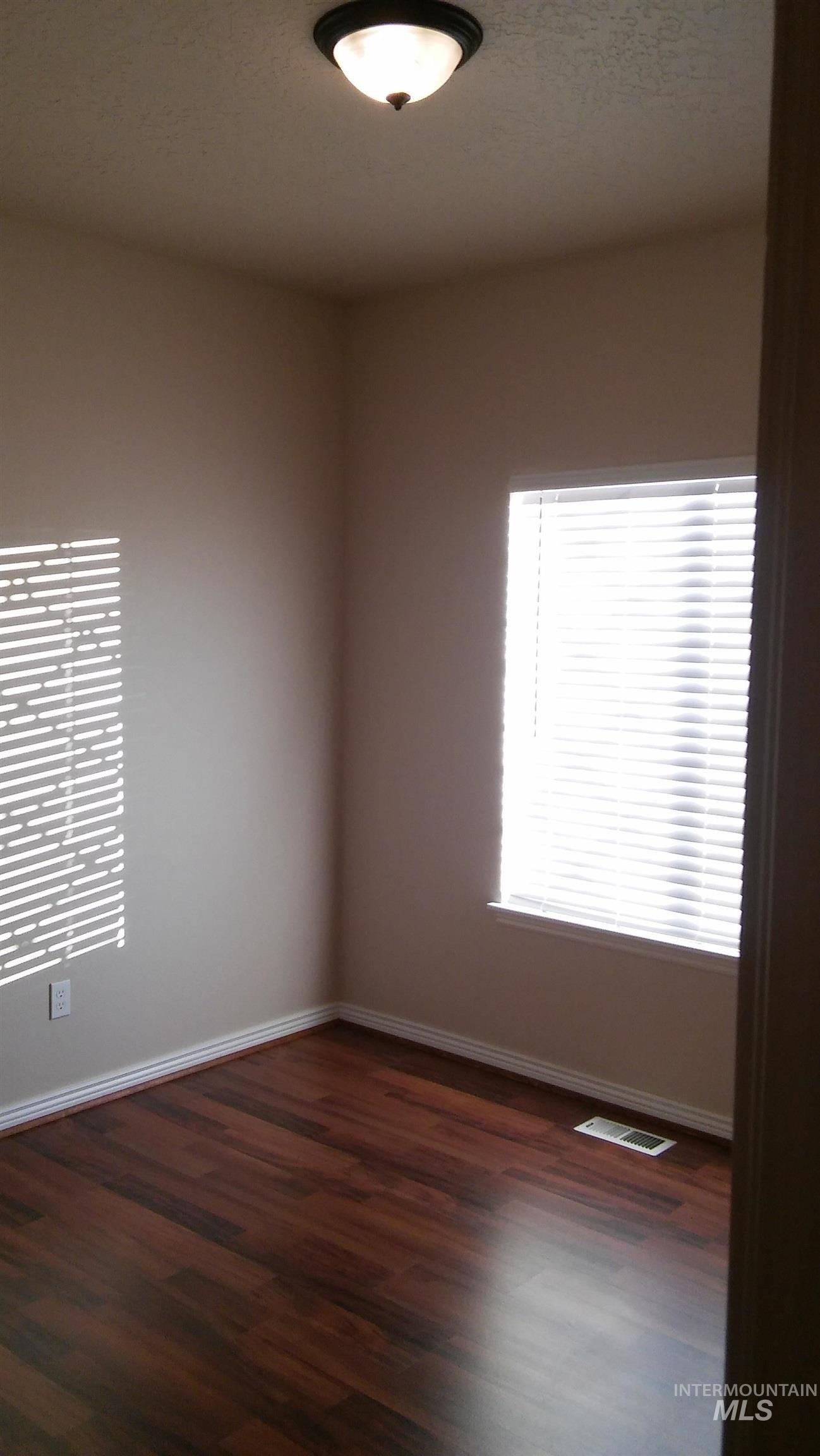 W Pine Ave, Meridian, ID 83642