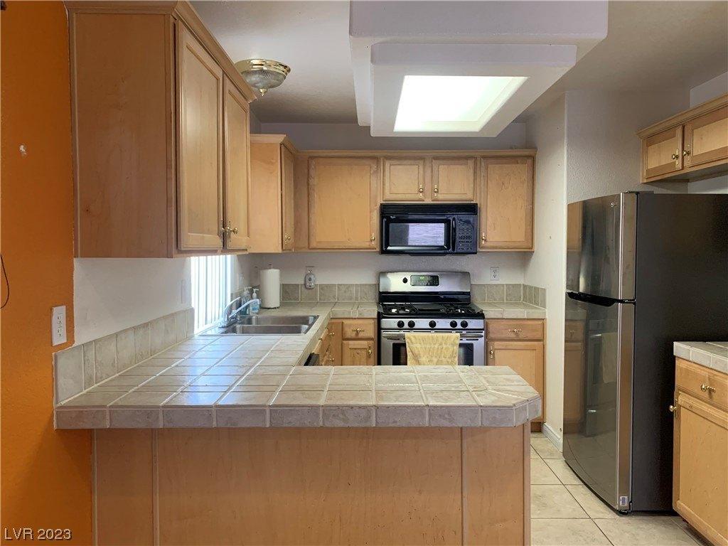 Glorietta Bay Ct, Las Vegas, NV 89139