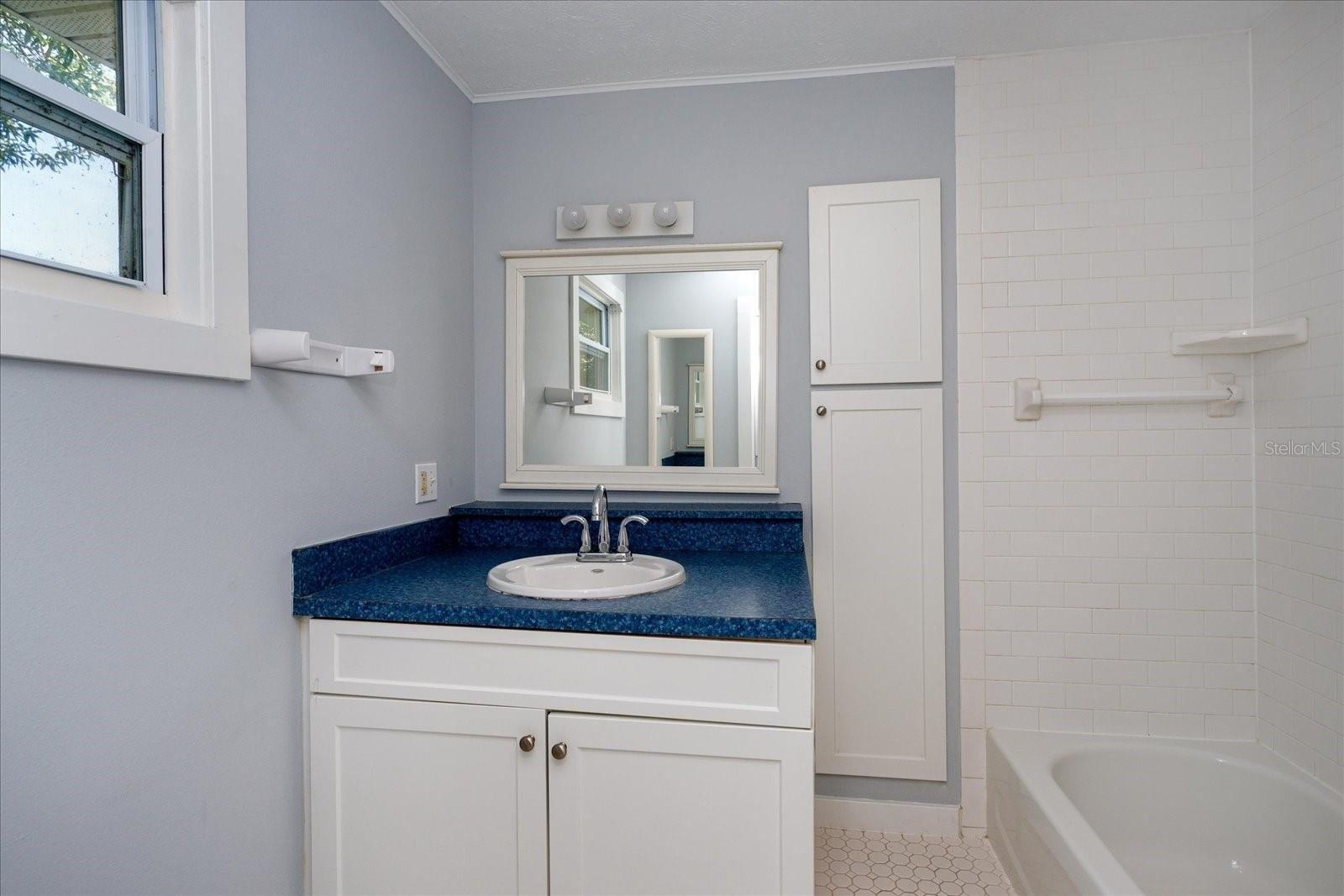 N Disston Ave, Tavares, FL 32778