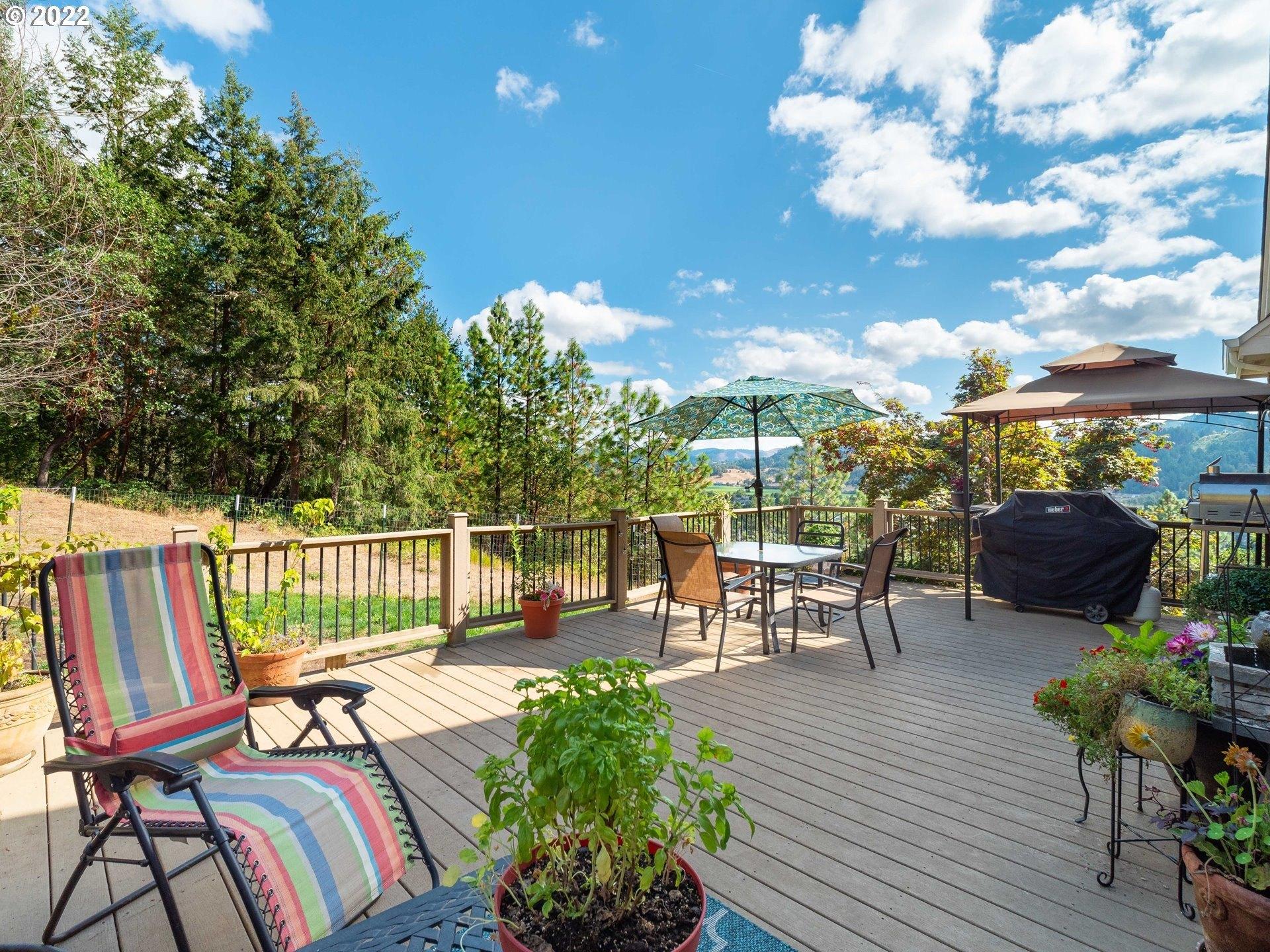 E Sixth Ave, Sutherlin, OR 97479