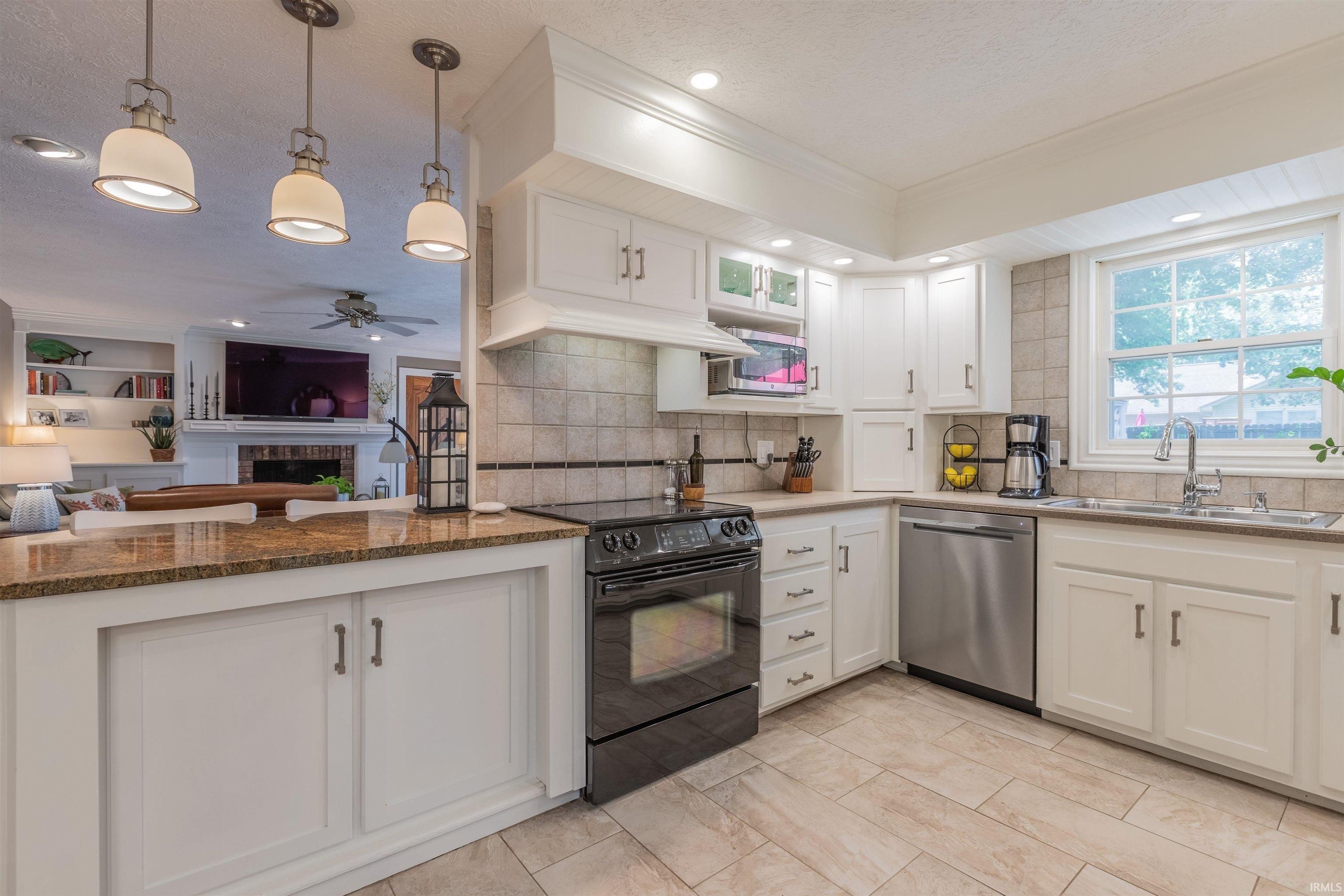 E Blackford Ave, Evansville, IN 47715