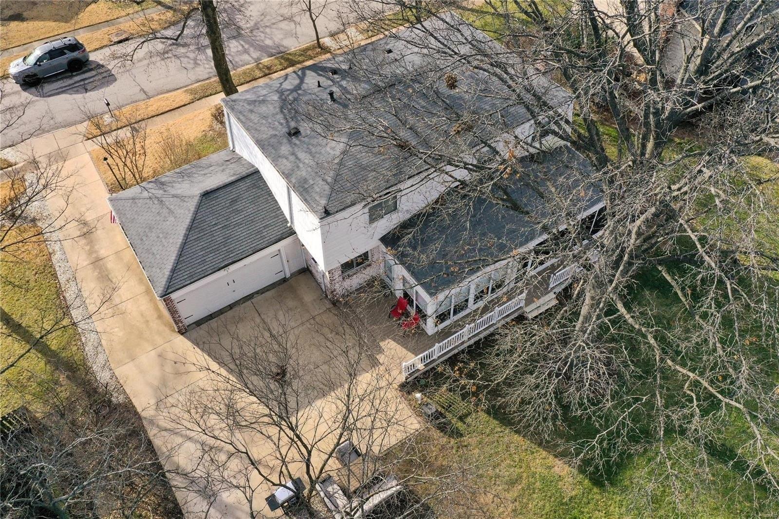 Julianna Dr, Ballwin, MO 63011