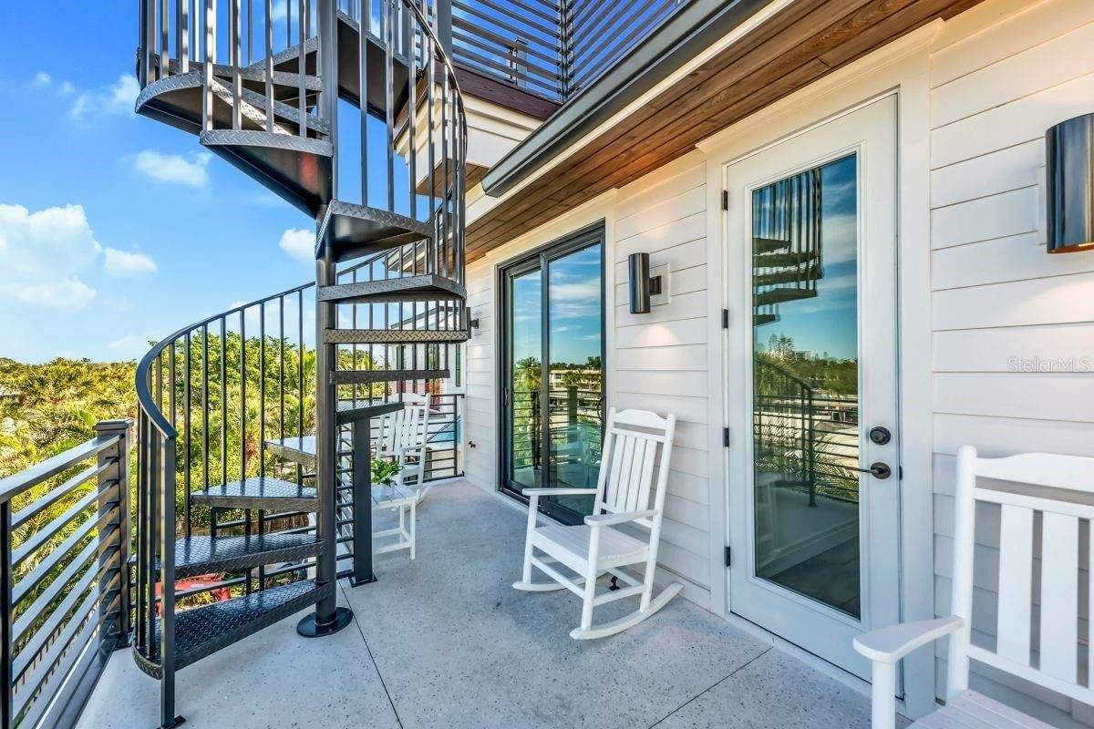 Avenida Messina, Sarasota, FL 34242