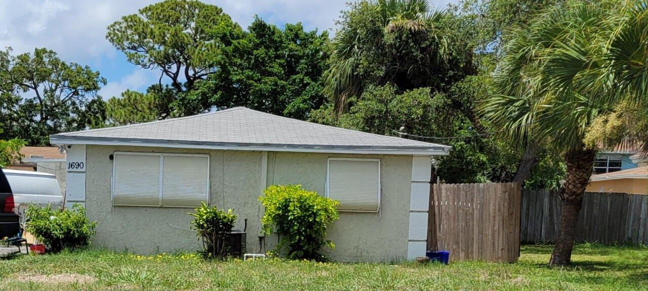 W 26th Ct, Riviera Beach, FL 33404