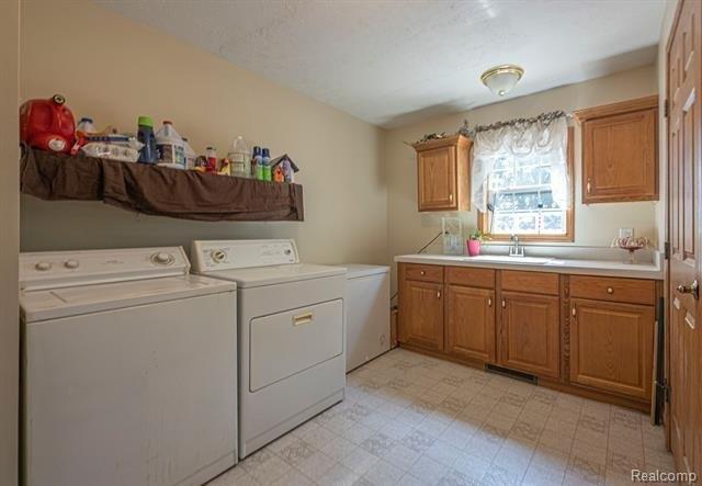 Marquette St, Garden City, MI 48135