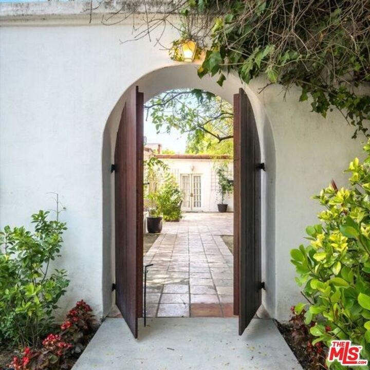 Addison St, Valley Village, CA 91607