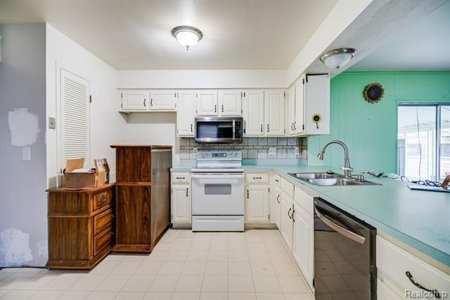 Cologne Dr, Sterling Heights, MI 48314