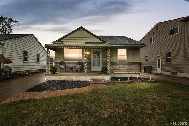 Oakdale St, Southgate, MI 48195