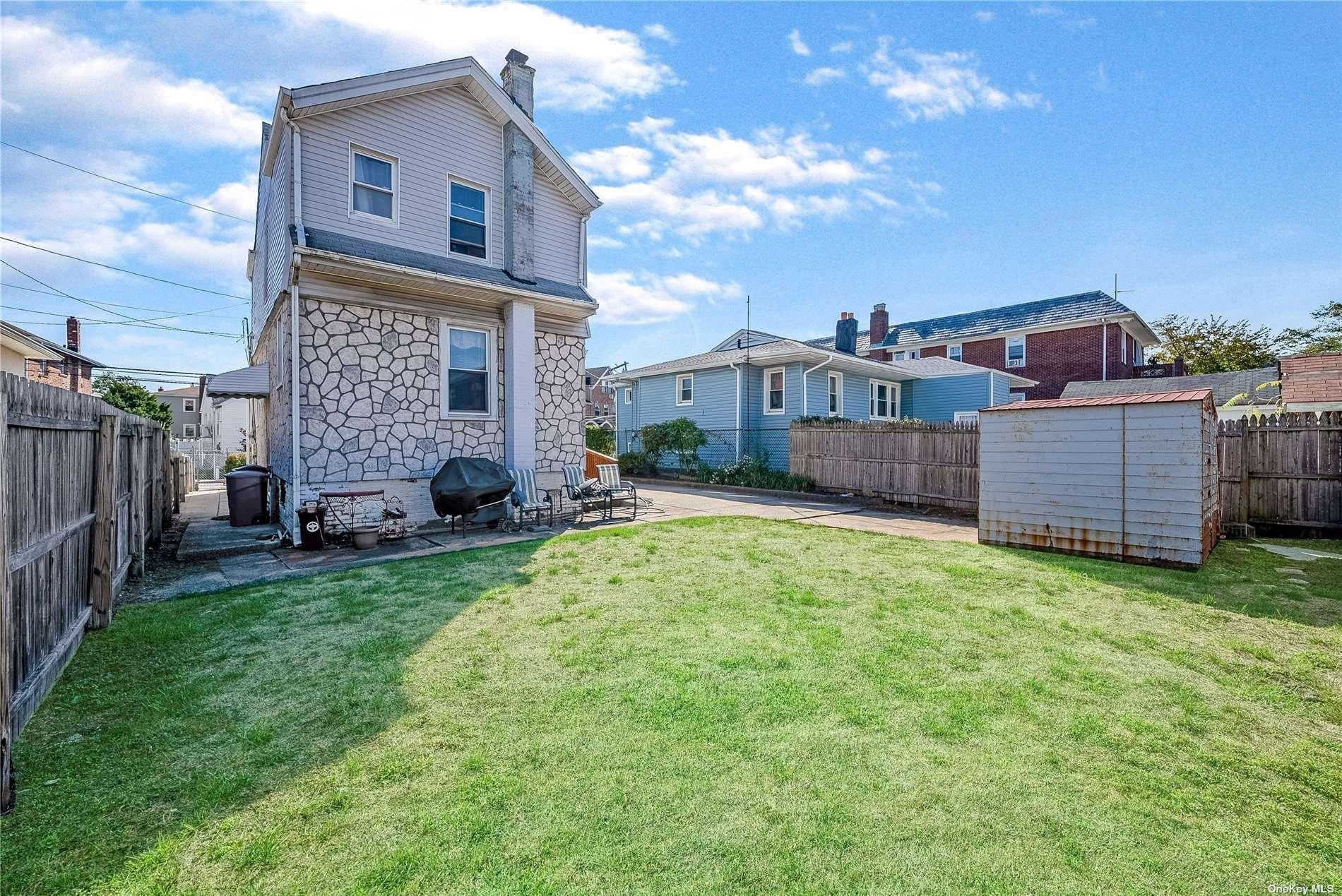 Deerfield Rd, Far Rockaway, NY 11691