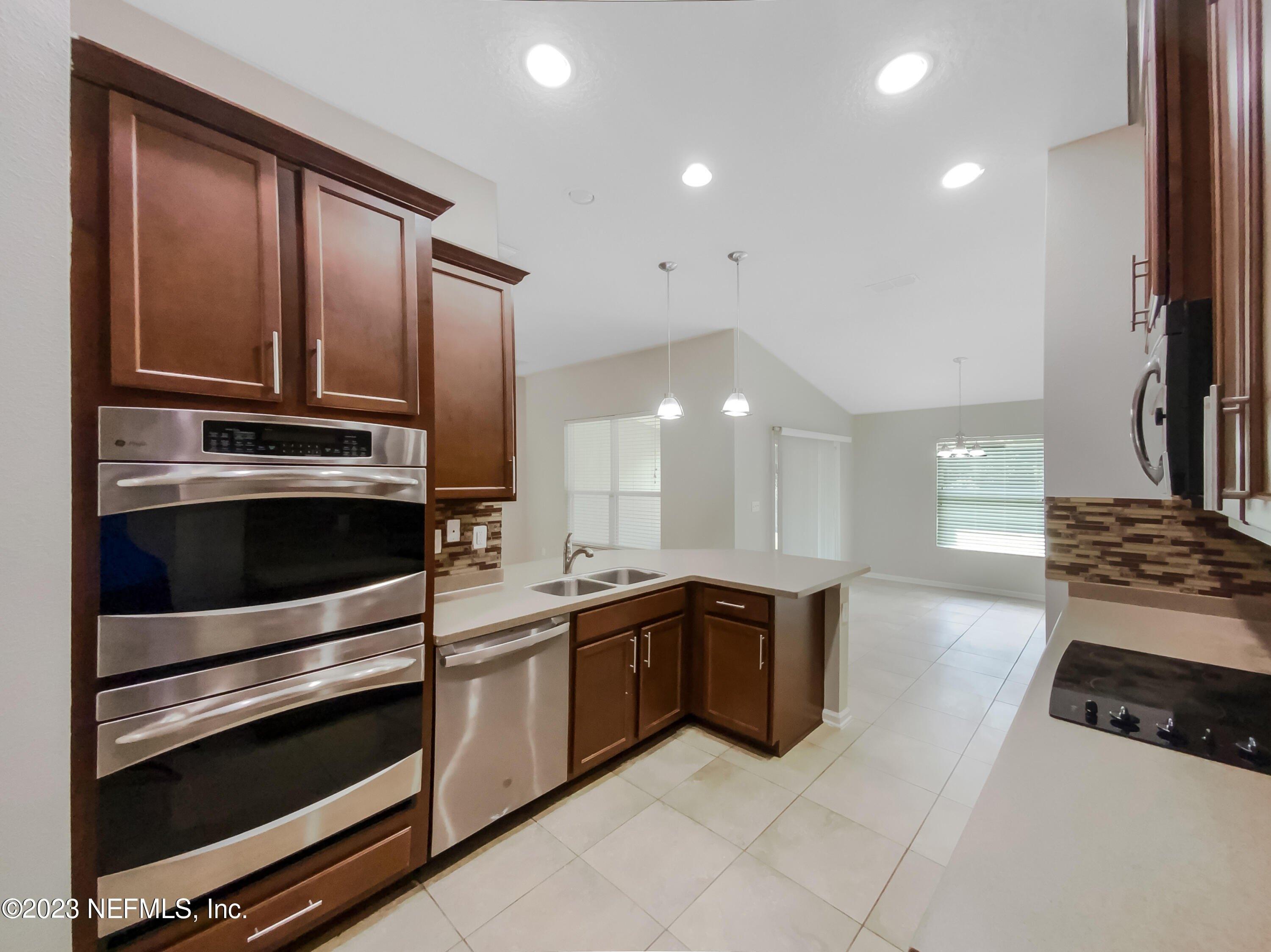 Quail Trace Ct, Jacksonville, FL 32219