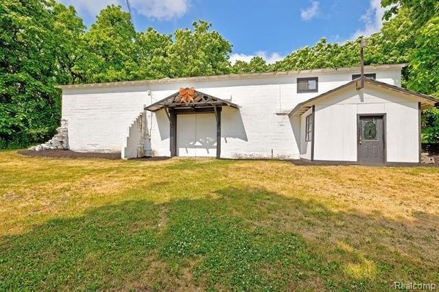 Parkin Ln, Fenton, MI 48430