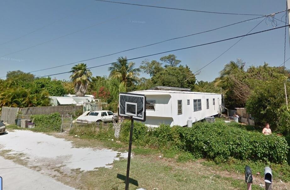 Julia Ave, Summerland Key, FL 33042