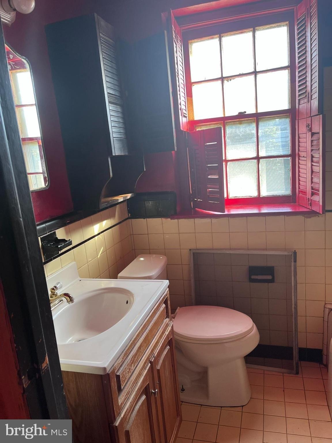 Windsor Ave, Drexel Hill, PA 19026