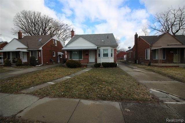 Lincoln Ave, Eastpointe, MI 48021
