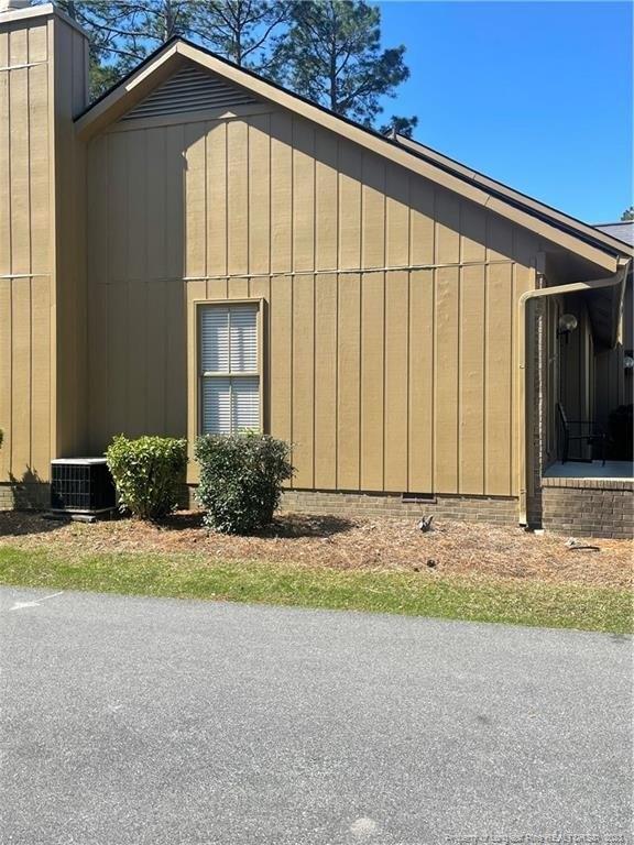 Fen Ct, Fayetteville, NC 28314
