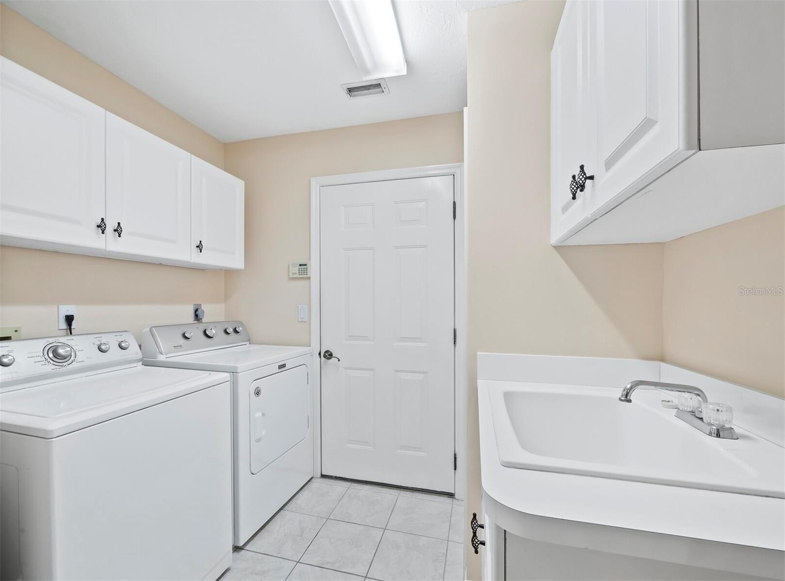 Palacio Dr, Sarasota, FL 34238