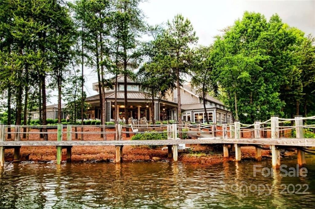Hopkinton Dr, Mooresville, NC 28117