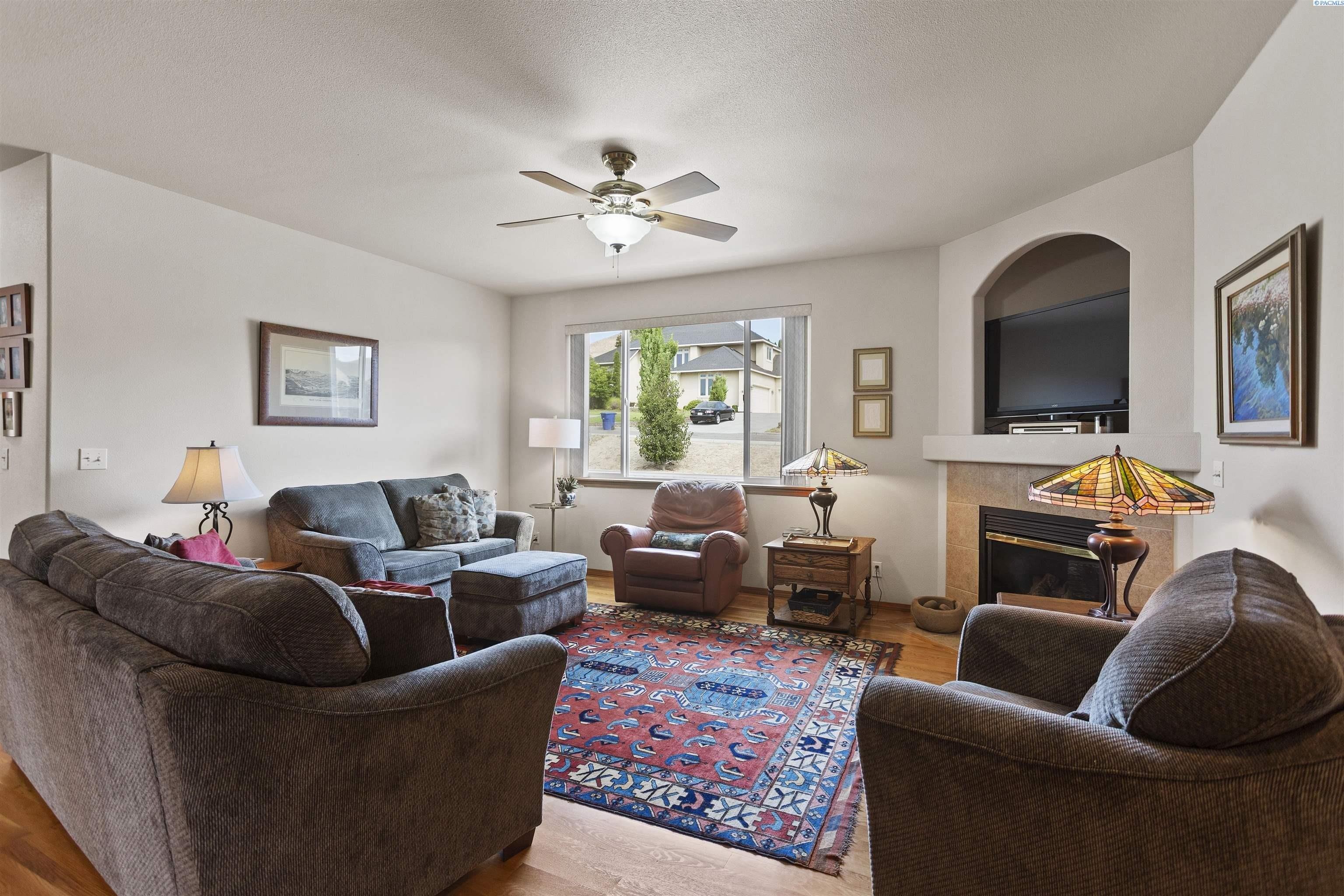 Erica Dr, Richland, WA 99352