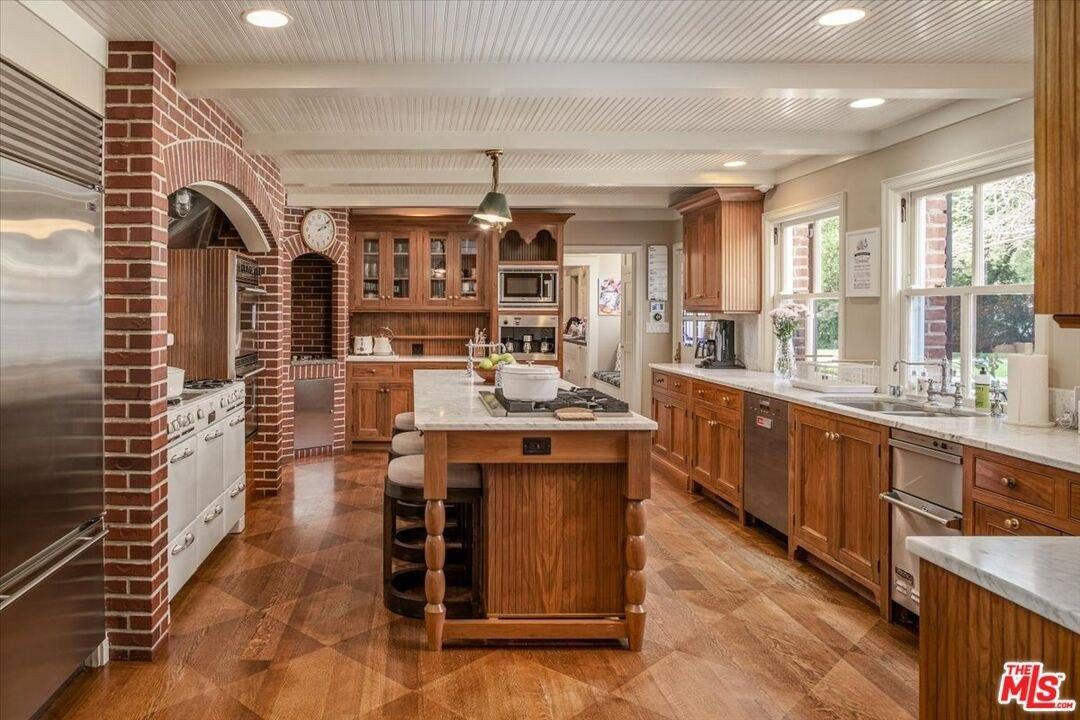 Meadow Grove St, La Canada Flintridge, CA 91011
