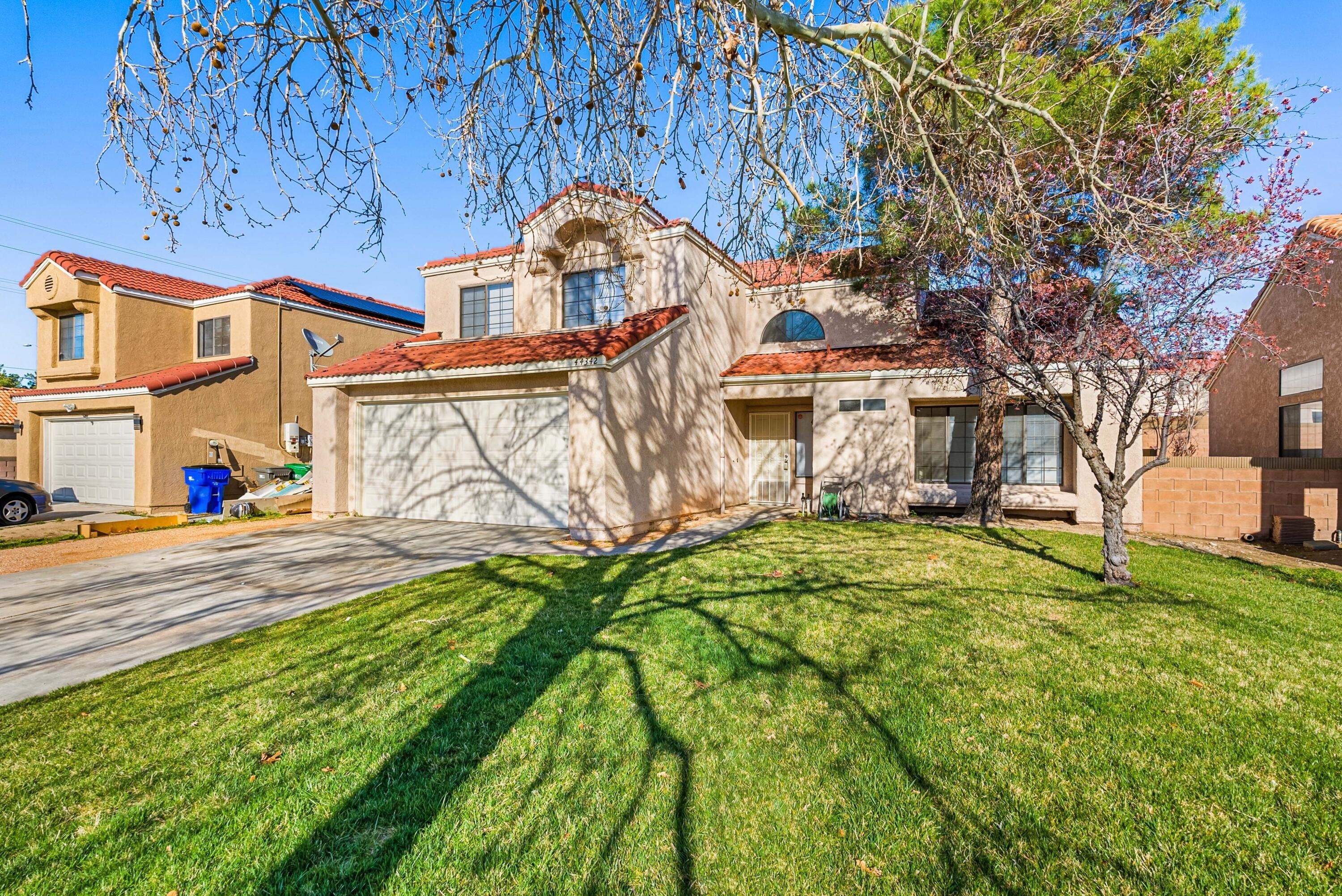 27th St W, Lancaster, CA 93536