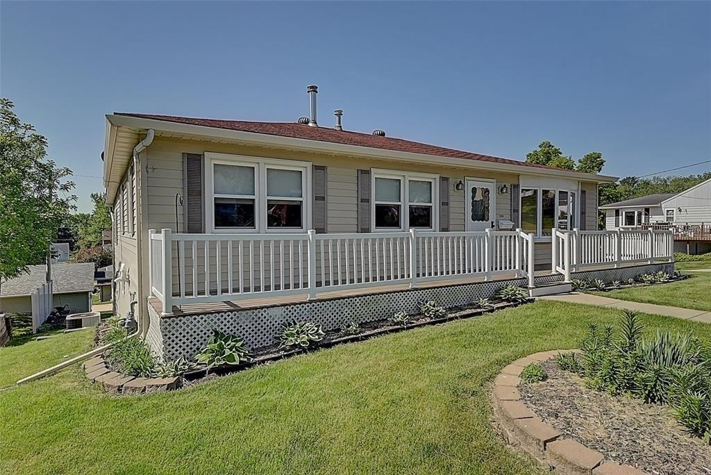 E Pine St, Anamosa, IA 52205