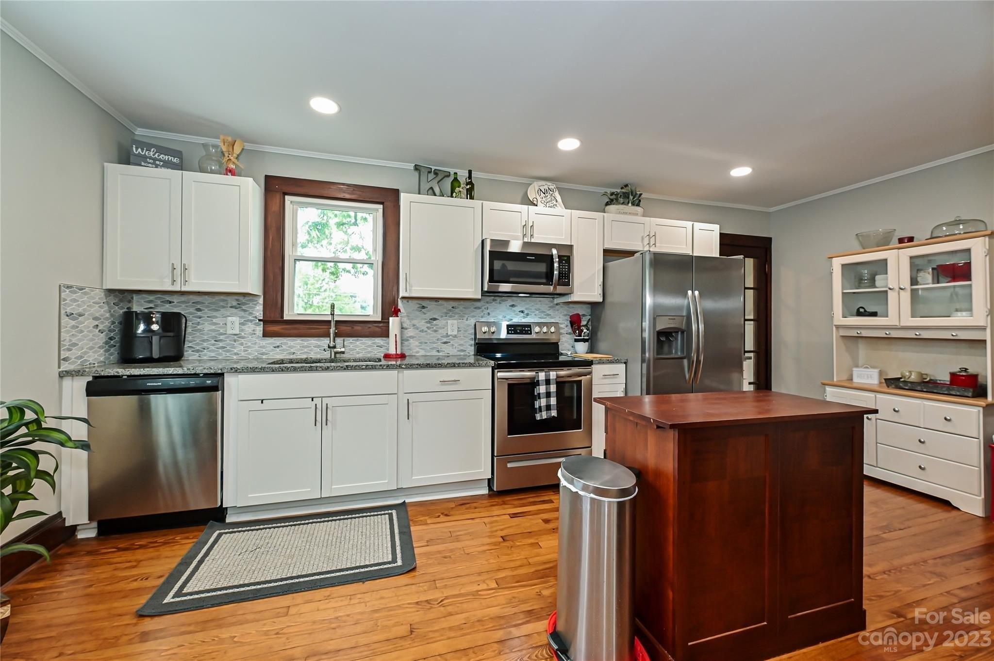 Willow Ave, Mooresville, NC 28115