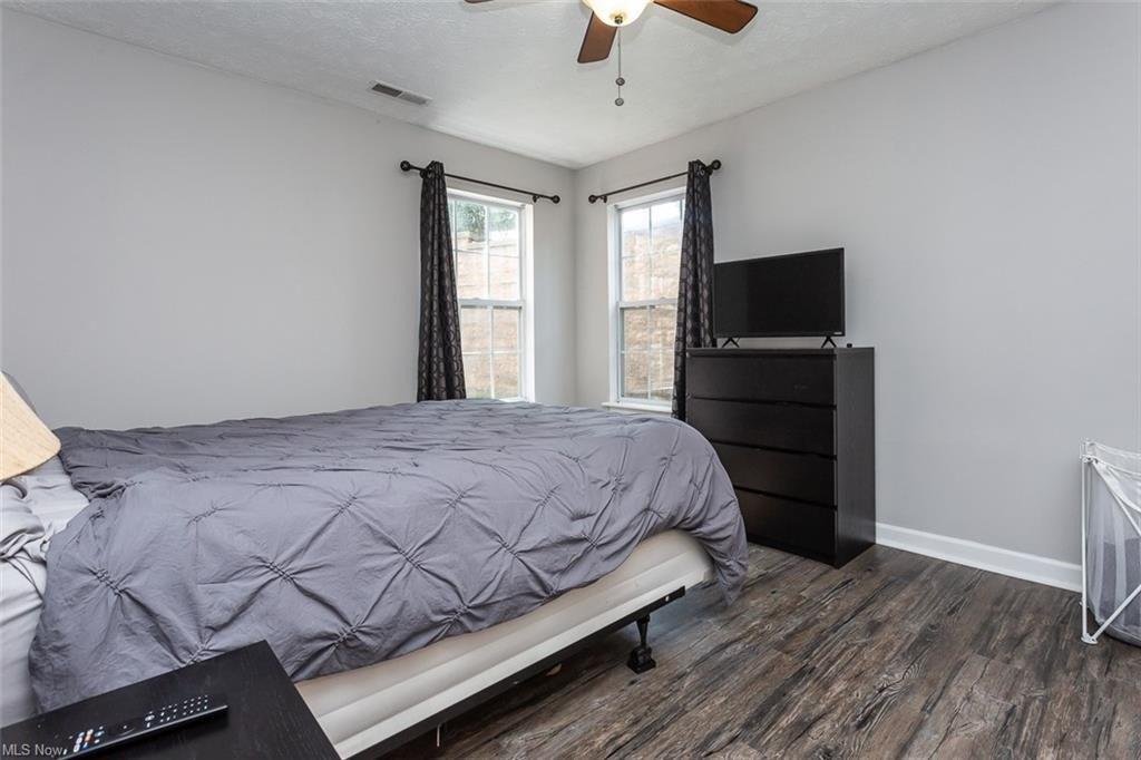 Lenox Dr, Strongsville, OH 44136