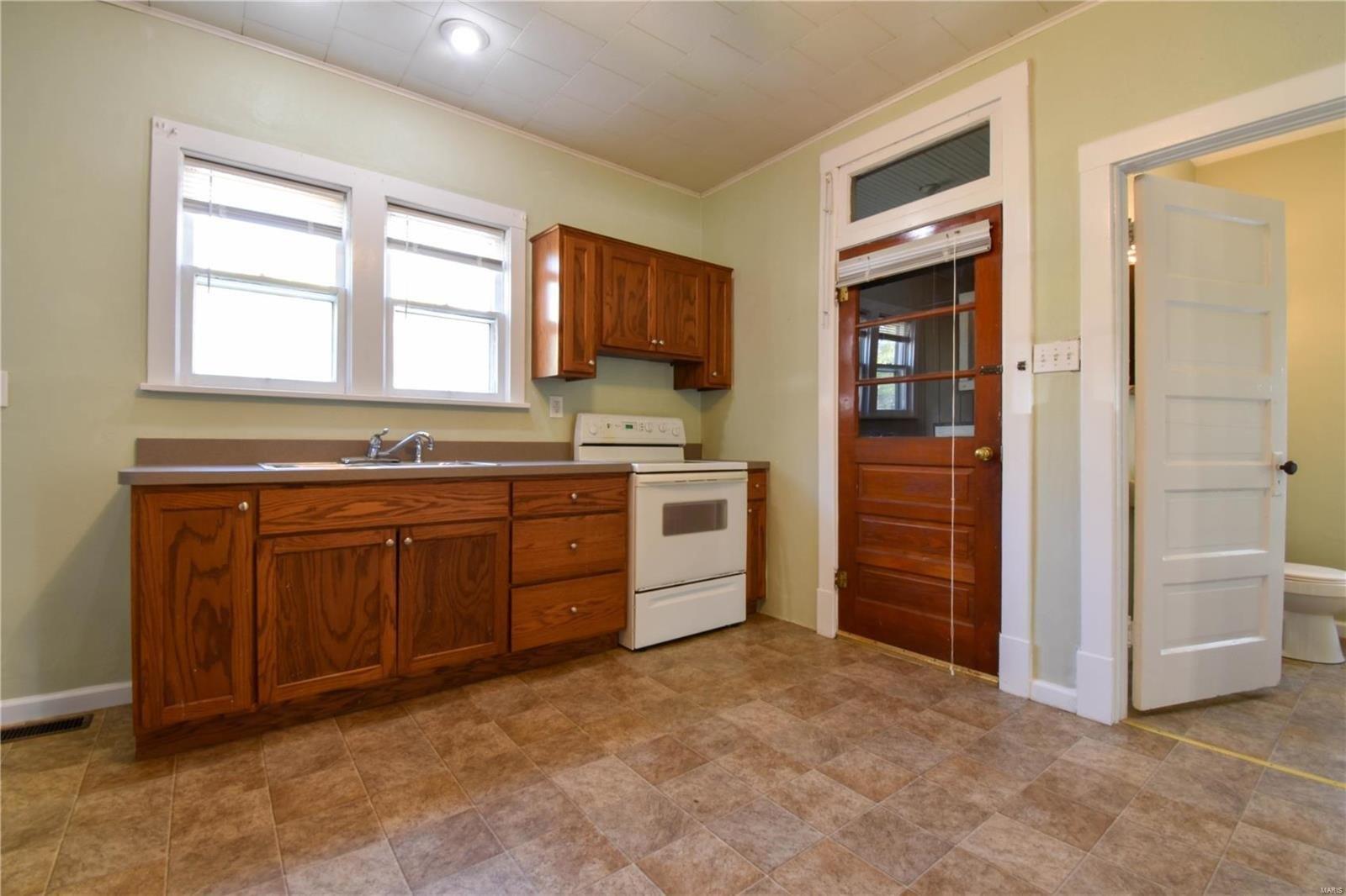 E Main St, Staunton, IL 62088