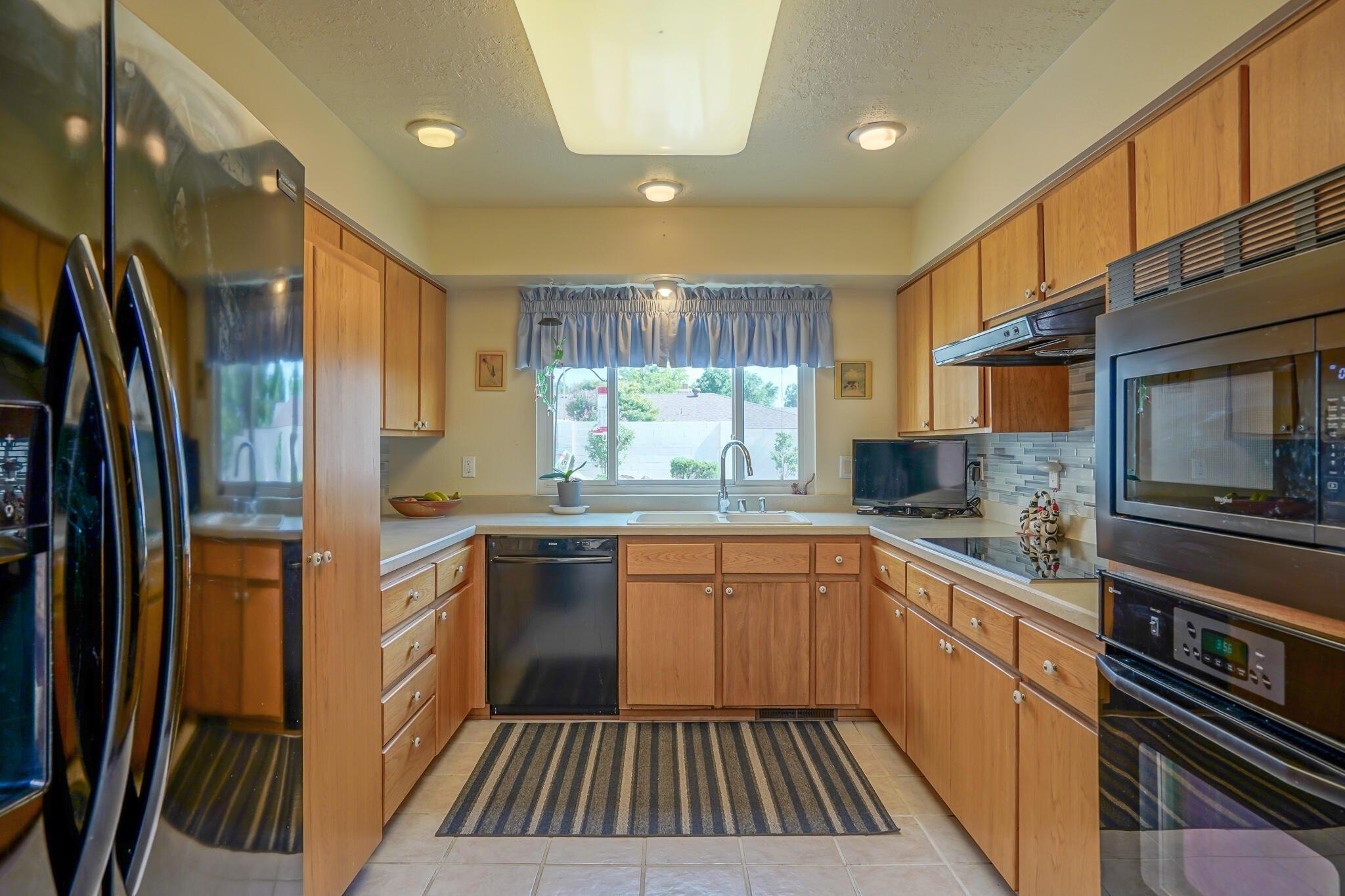 Luna Del Oro Rd Ne, Albuquerque, NM 87111