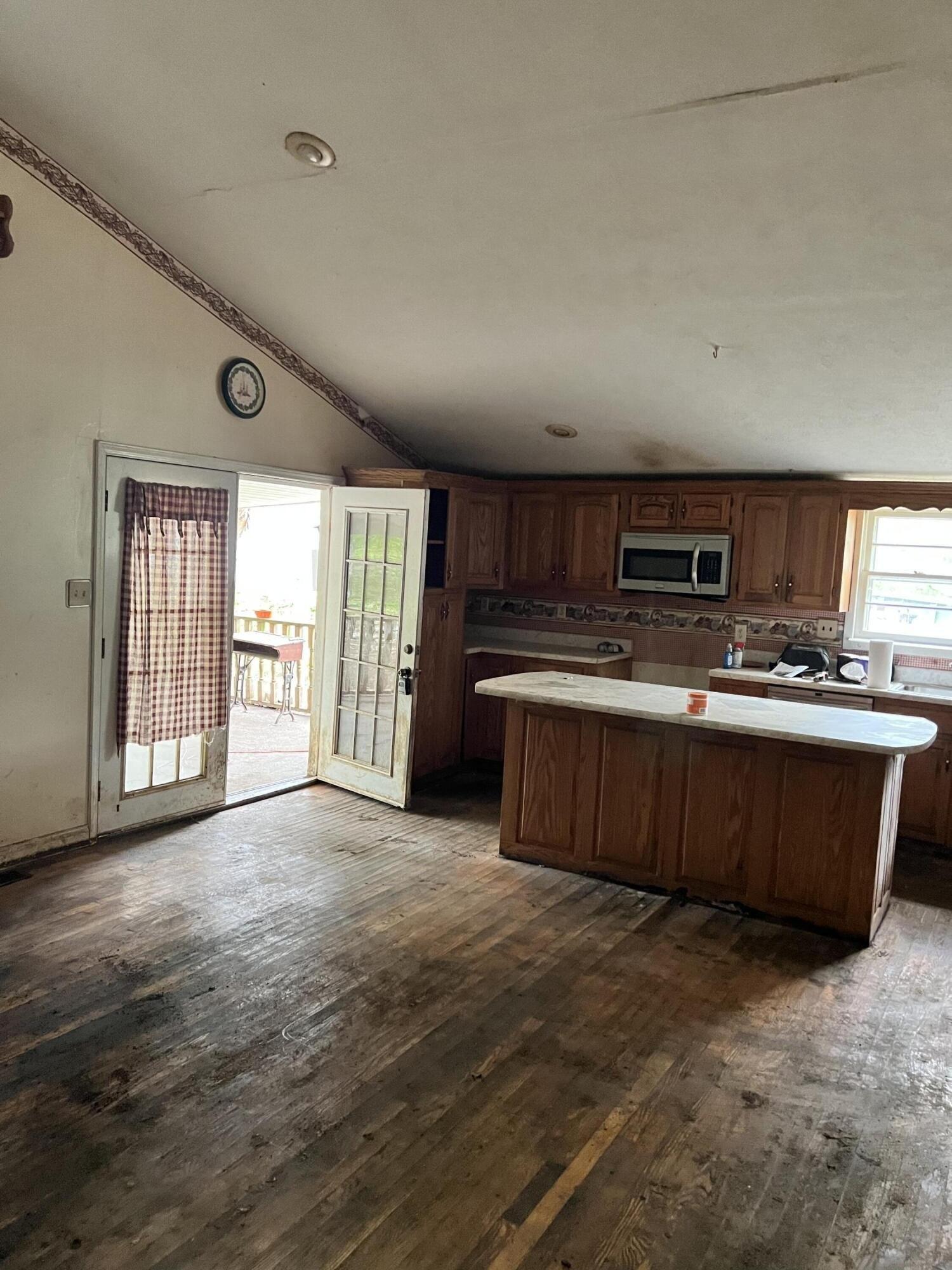 White Oak Rd, Owingsville, KY 40360