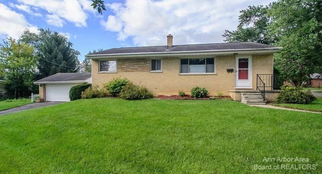 Lawson St, Saline, MI 48176