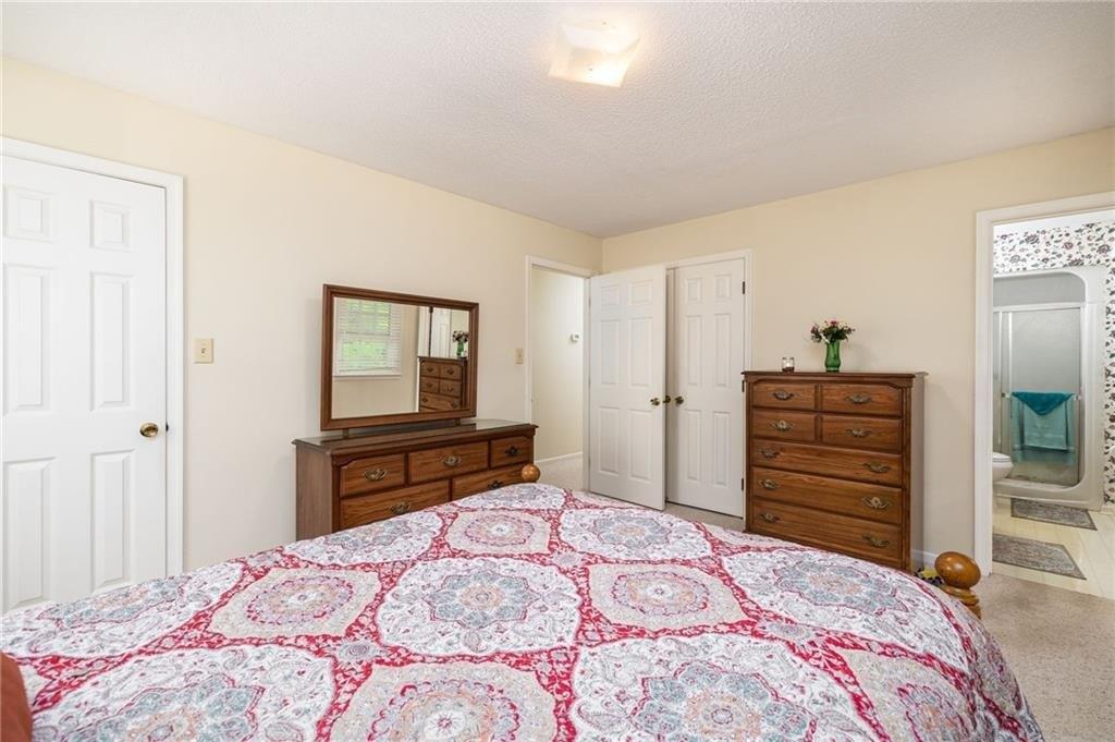 Regency Ct, Burlington, NC 27215