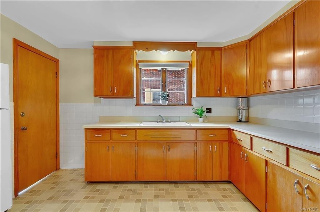 Walton Dr, Buffalo, NY 14225