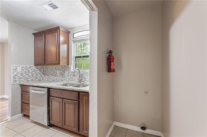 Oakhill Cir, Austell, GA 30168