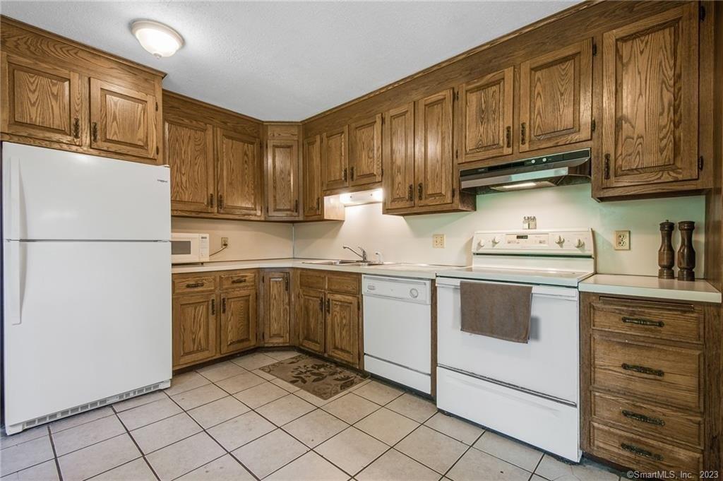 Zack Ln, Bristol, CT 06010
