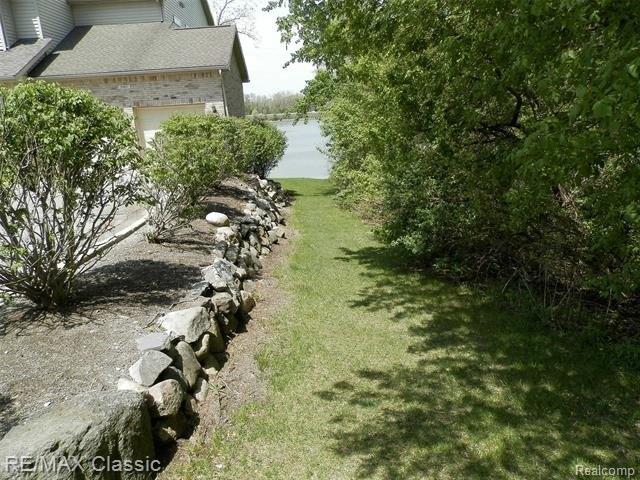 High Point Ct, Brighton, MI 48116