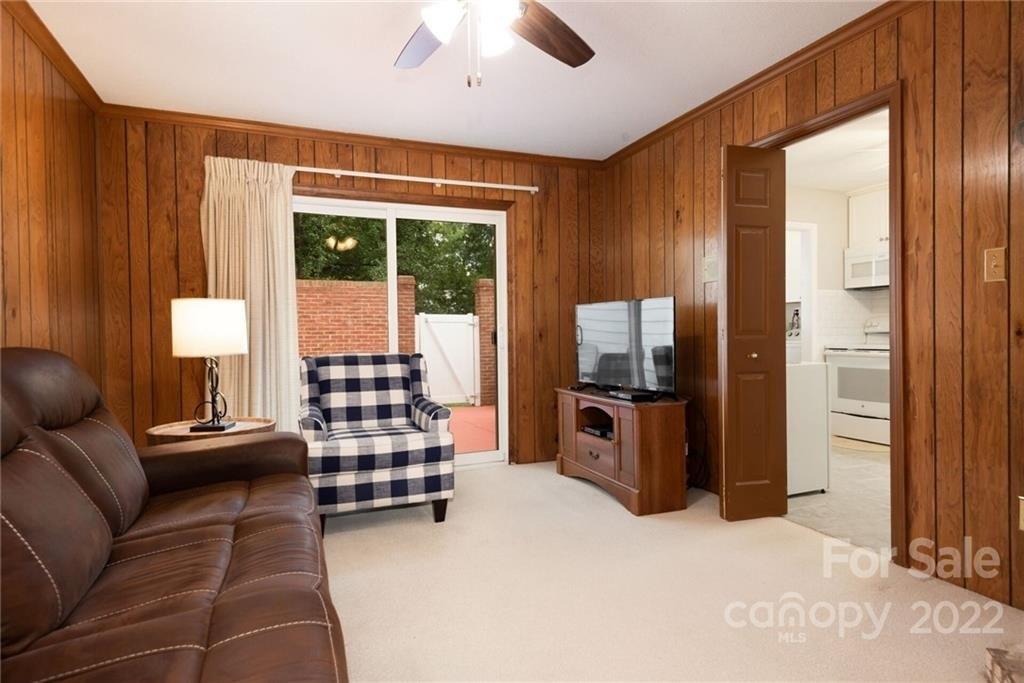 Hayloft Cir, Charlotte, NC 28226