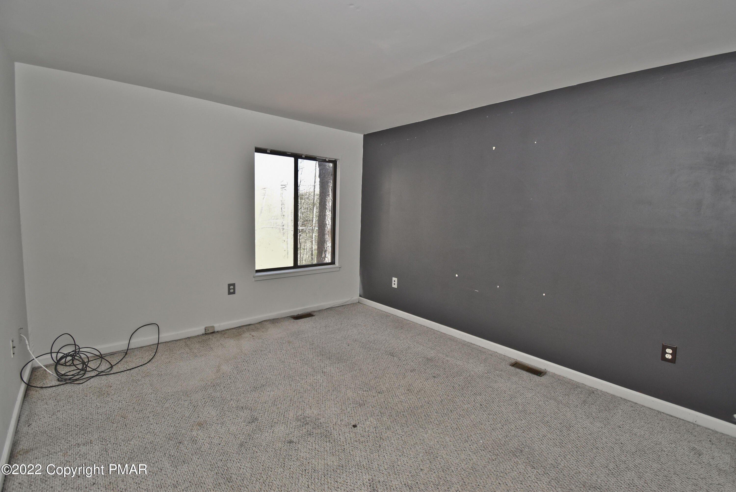 Falls Cir, Bushkill, PA 18324