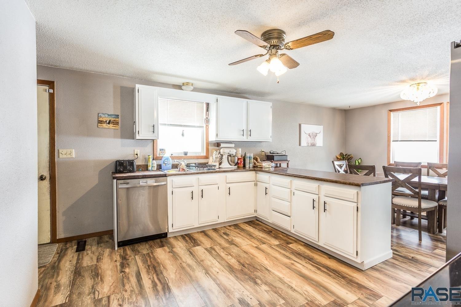 S Academy St, Lennox, SD 57039