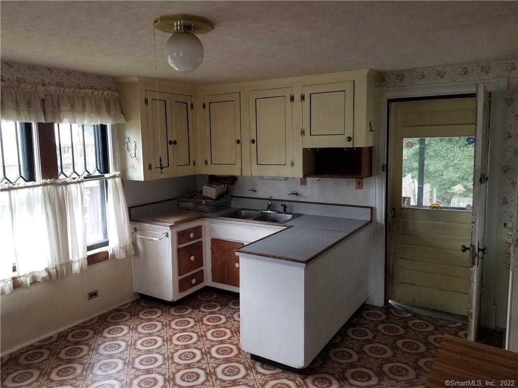 Franklin St, Enfield, CT 06082