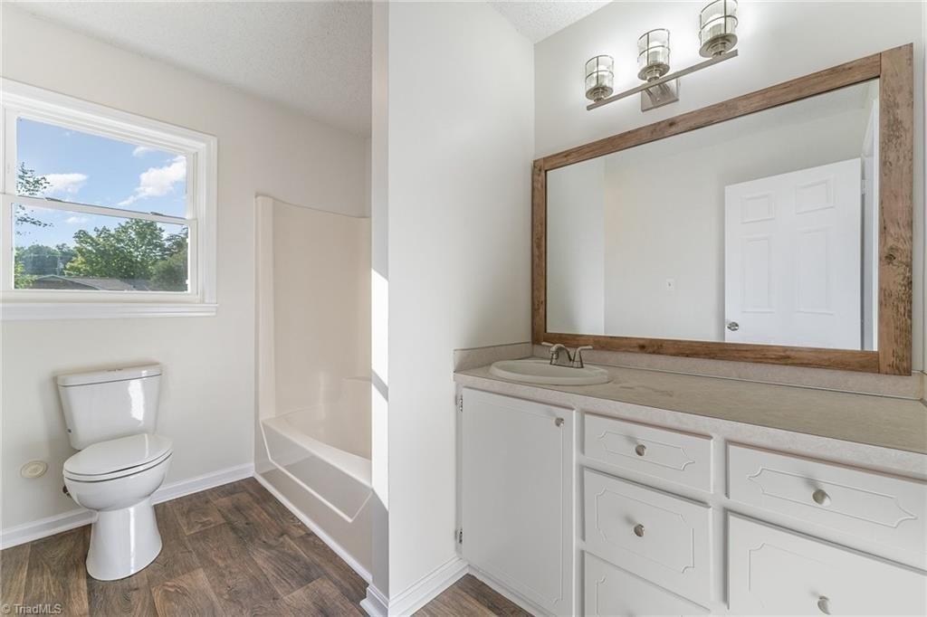 James St, Lexington, NC 27295
