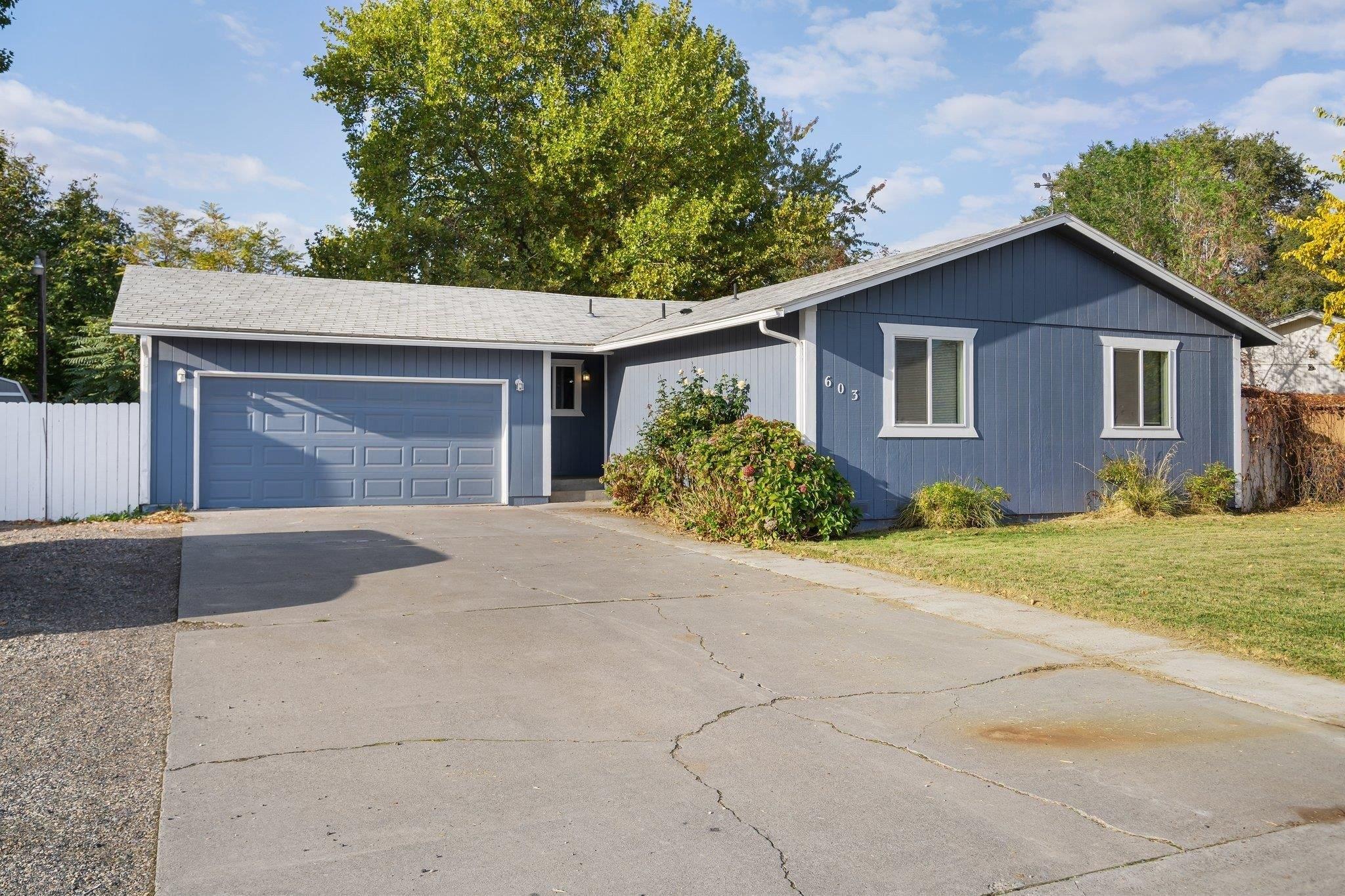 W 12th Ave, Kennewick, WA 99337