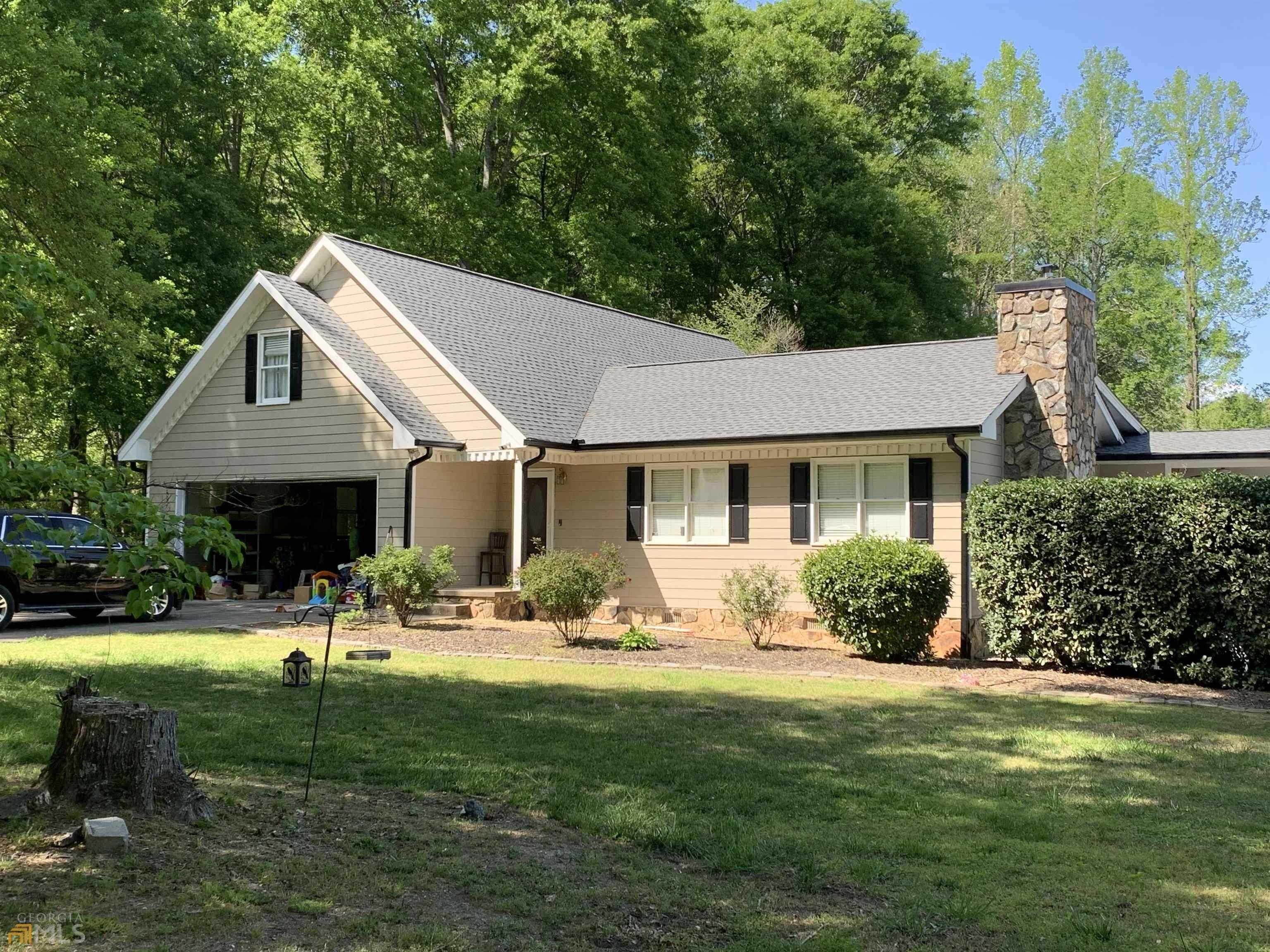 Sandy Creek Cir, Loganville, GA 30052