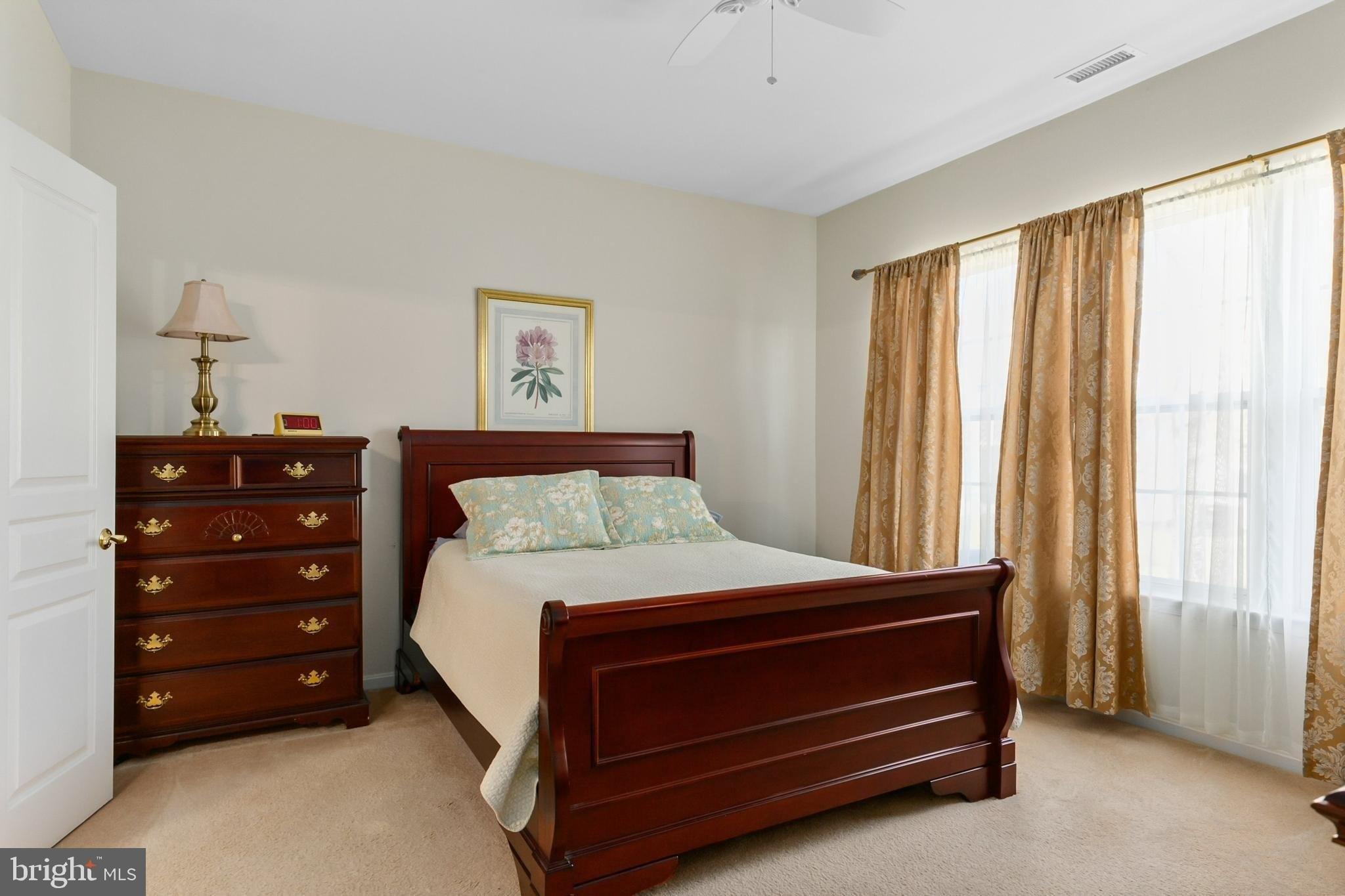 Falcon Ct, Trenton, NJ 08690
