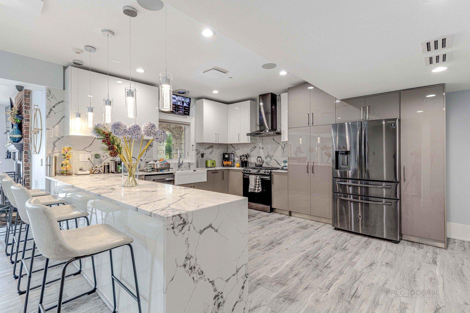 Reding Cir, Des Plaines, IL 60016